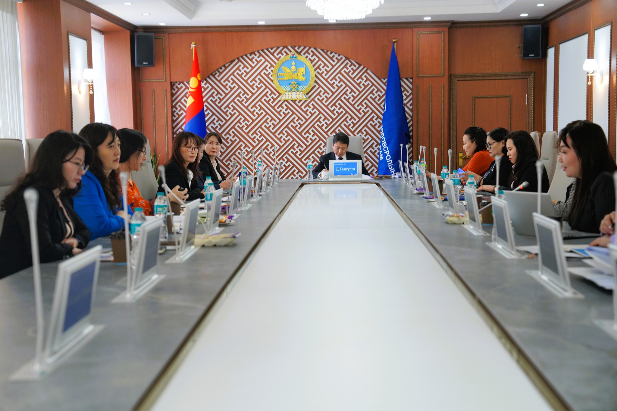 Боловсролын дэд сайдаар ахлуулсан орон тооны бус зөвлөл хуралдлаа